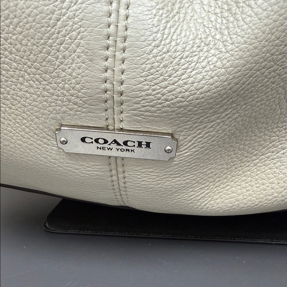 Coach Avery Pearlescent Small Hobo - Picture 2 of 14